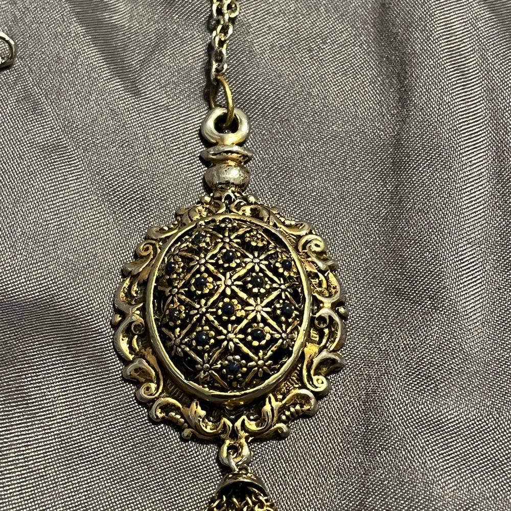 Vintage Goldtone pendant tassel necklace